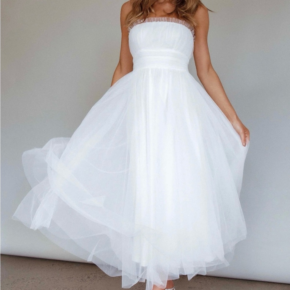 Selfie Leslie Strapless White Dress